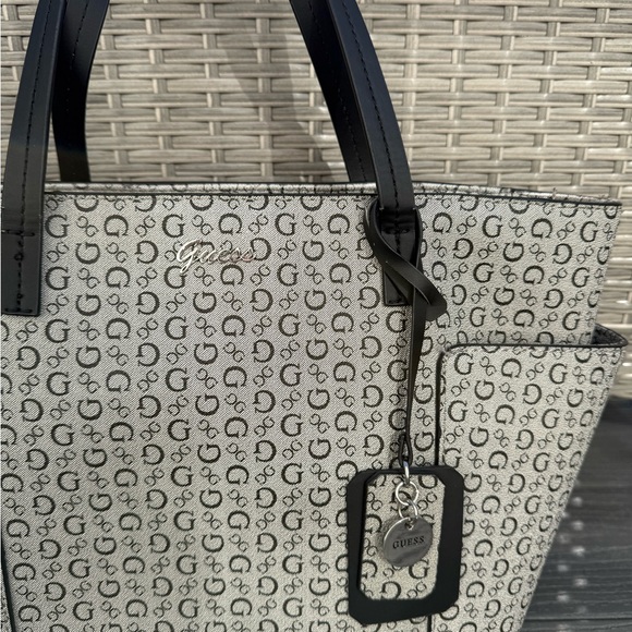 Guess Logo Tote Handbag - New without tags - Picture 3 of 14